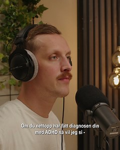 Er du ung, og har akkurat fått diagnosen ADHD? Elliot Sirius Esse-Lindsay og Jonas Lihaug snakker om hvordan Elliots hjerne fungerer, og hvor forskjellige folk med ADHD er. U(t)rolig er en podkastserie av og for ungdom med ADHD. 🎧 Du finner episodene på adhdnorge.no, Spotify eller andre steder du hører podkast. | ADHD Norge