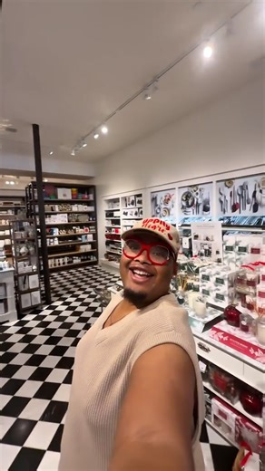 A.L.Bailey on Instagram: "Stopped by @williamssonoma looking for a Magnalite pot and ended up in a whole experience. My girl @lecarterbleu was teaching a “Thanksgiving in a Cup” class, I ran into a friend, and the smells alone were worth the trip! Didn’t find my pot… but I did find a few new favorites. 🤎✨"