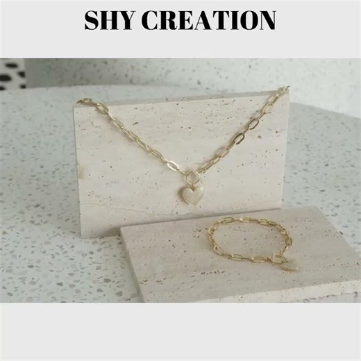 Arthur's Holiday Gift Guide X Diamond Essentials