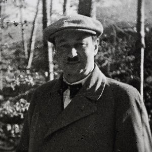 29K views · 336 reactions | Ingenieur Josef Ganz verraste Duitsland in 1932 met een kleine, betaalbare auto: de Beetle. Hitler had wel interesse in z'n auto, maar in zíjn Duitsland was er geen plek voor een joodse uitvinder. Ganz' bijdrage werd daarom zorgvuldig verzwegen. | NTR | Facebook