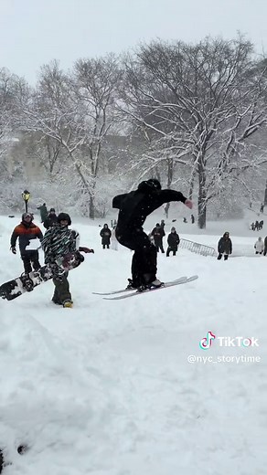 There’s nothing like skiing and snowboarding in Manhattan. 🏂❄️ #manhattan #skiing #snowboarding #centralparknyc