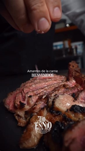 Tio Ennio Altea on Instagram: "En nuestro restaurante, cada corte de carne se convierte en una obra maestra gracias a las manos expertas de nuestro chef 👨🏻‍🍳 Cada sabor y cada detalle reflejan nuestra dedicación por ofrecerte una experiencia argentina auténtica 🇦🇷 Reservas: 📱 +34 604 470 963 https://www.covermanager.com/reservation/module_restaurant/Bodegon-Tio-Ennio/spanish ▫️▫️▫️ At our restaurant, every cut of meat becomes a masterpiece thanks to the skilled hands of our chef 👨🏻‍🍳 Ev