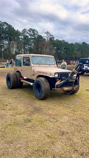 Dually Jeep YJ with side pipes at the Off-Road Affair #jeep #dually #wrangler #yj #sidepipes #4x4