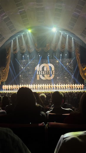 100 years of the Rockettes!! Best time ever♥️🎄👯‍♀️✨ #rockettes #rockettes100 #radiocitymusichall #christmas #nyc