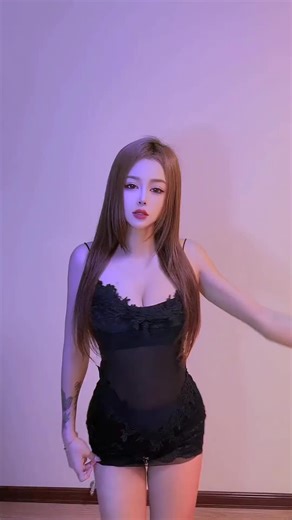 让我们在慢摇中解放 Let’s liberate ourselves in slow jams! #prosthetics #artstudentvibe #photographyskills #阳光 #纯欲系丰唇