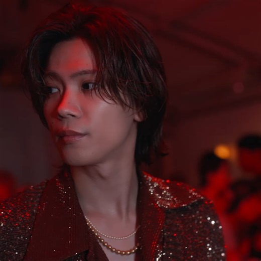 KAI-YOU on Instagram: "［News］ロサンゼルス発のファッションブランド・AMIRI（アミリ）が11月14日、日本上陸3周年を記念して2025年秋冬コレクションのテーマ「CLUB AMIRI」を再現したプライベートパーティー「CLUB AMIRI TOKYO」を開催した。 会場には、開催を祝して、神宮寺勇太さん（Number_i）、桜田通さん、谷まりあさん、山本美月さん、竜星涼さんらがAMIRIの秋冬コレクションを纏って登場。 さらに、“King Of Diggin’”ことDJ MUROさんをはじめ、Archeさん、WONK、Jin Doggさんらがライブパフォーマンスを披露し、ブランドの世界観を音楽とともに体現し会場を盛り上げた。 詳細はKAI-YOUで🔗 @amiri @_yutajinguji @dorisakurada @mariaaaa728 @mizuki_yamamoto_official @ryo_ryusei #神宮寺勇太 #Number_i #桜田通 #谷まりあ #山本美月 #竜星涼"