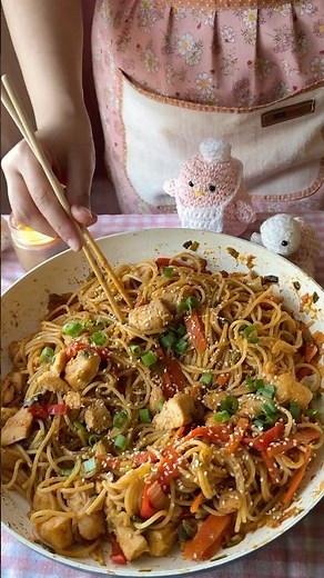 30 Minute Chinese Chicken Chow Mein 🥢🍜