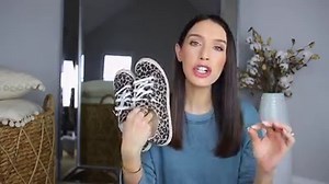 I am continually IMPRESSED by the great fashion items that you can find Walmart! And there are 15 BEST-SELLING clothes and shoes that I think you should DEFINITELY check out! ♡ ALL ITEMS MENTIONED OR SHOWN ♡ Crewneck Sweatshirts (only $10): https://bit.ly/3elnElT Long-Sleeve Pocket Tees (only $11): https://bit.ly/2RG0AEJ Light Jeans: https://bit.ly/2xY93MD Leopard Sneakers (only $9…other colors too): https://bit.ly/3b81PnN Slide Sandals (Birkenstock Dupes): https://bit.ly/2RxyQSA Striped Sweater