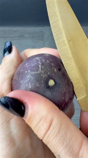 Teaching how to peel a passion fruit)) #asmr #food #asmrvideo