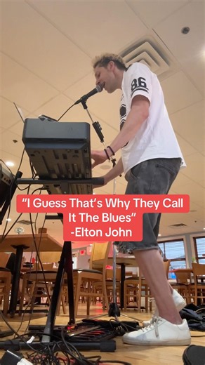 From my live show tonight at Ernies🎹 #livemusic #eltonjohn #eltonhjohncover #piano #singingpianist