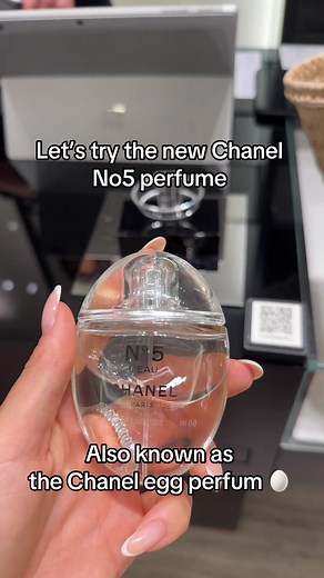 Reviewing the new No5 chanel perfume 🥚🐣🍳 #chanel #chanelfragrance #n5drop #chanelbeauty #chanelmakeup #chaneleggperfume #luxurylife #luxuryshopping #perfumereview