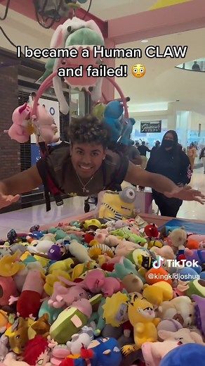 Human Claw Machine Challenge Fail! 😳😰