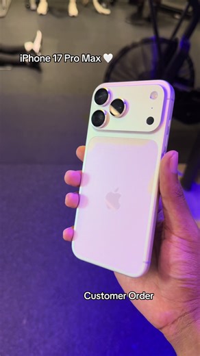 📱 iPhone 17 Pro Max 💾 256GB Storage 💰 $9,999 TTD 🔋 100% Battery Health ✨ 10/10 Condition ⚡ Fully Functional & Super Smooth 📦 Customer Order – Pre-Order Fulfilled 🙏 Thank you for choosing Atech TT 📩 DM us now to place your pre-order! 🚀🔥