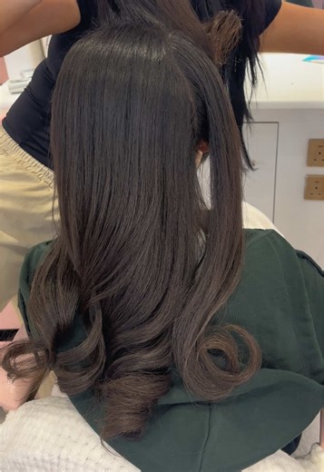 Master the Flicky Blow Dry Technique Online