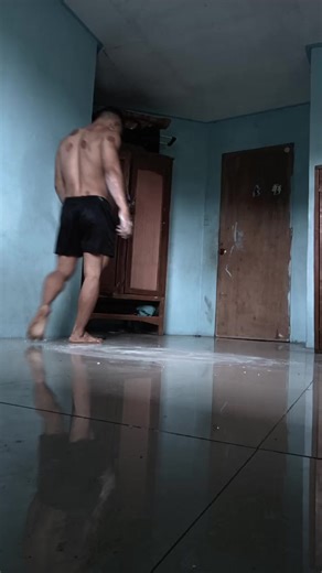 Explosive King: Mastering Calisthenics for Peak Physique