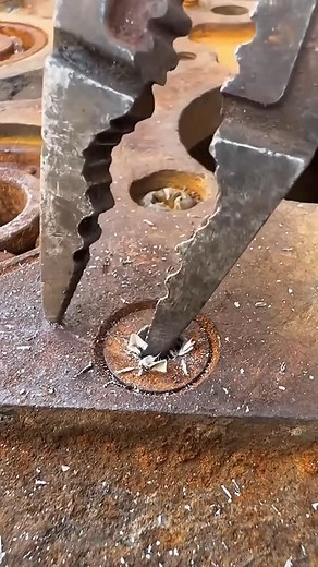 BuildWeldFix on Instagram: "🔧 Broken Wire Sliding Screw Extractor 🔩 Say goodbye to damaged or stripped screws! 🚀 This easy-to-use screw extractor quickly removes broken, stripped, or sliding thread screws – perfect for DIY, mechanics, and pros who need a reliable tool every time. #welding #weldingtips #metalwork #fabrication #workshop #engineering #mechanictips #metalfabrication #welderlife #reels #tools"