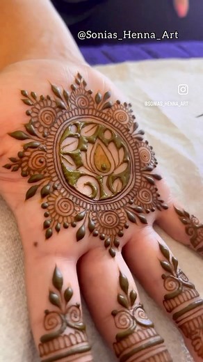 7.9K views · 106 reactions | #BTS creating a simple but detailed engagement henna for a beautiful bride to be by @sonias_henna_art  ...#torontoHenna #hennareel #mehndihairachnewaali #drawing #creatingart #freehandtattoo #artist #happy #mandala #mehndi #torontohennaartist #torontohennacones #gtahenna #hennavideos #soniashennaart #bridetobe | Sonia's Henna art | Facebook