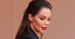 Nabilla entièrement nue en haut : un superbe cliché où elle cache sa poitrine et dévoile son baby bump à 6 mois de grossesse