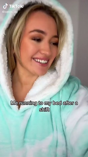 Don’t get me started on realising you never got a chance to get that patient a hot drink😭🥺 #registerednurse #rn #nurse #nursehumor #studentnurse #nurseproblems #staffnurse