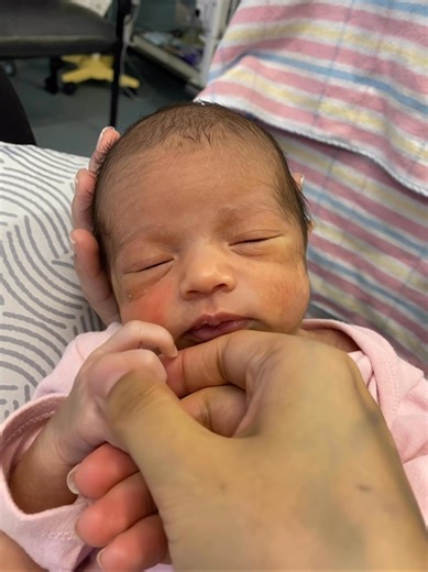 “Born three weeks early… and already stealing the spotlight” 👶🔥 A young mom’s nickname for her baby sparked outrage online — but the photos tell a very different story. See the little girl everyone’s talking about in the comments below 👇📸 | All About Everything