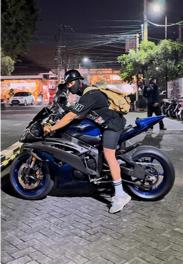 Yamaha R15 V5 Overview and Features