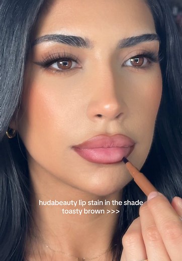 Best Lip Stain Application Method Using Huda Beauty