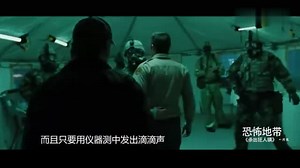 被感染的人神志不清，异常残暴，拿起4齿钉耙，将人直接插死！