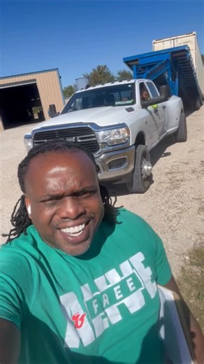 Keidrain Brewster on Instagram: "How you serious about Hot Shot Trucking but ain’t tapped into BrewsterTrucking101.com￼ yet? 🚛💨 Hot Shot Trucking is what built my empire. I went from moving containers to moving the culture. Owning your skill set means nobody can ever take it from you — not the system, not the struggle, not the setbacks. I don’t just talk about it — I live it. Let’s stop making excuses and start moving freight, checks, and purpose! 💼 Tap the link. Get the game. 📈 Build your b