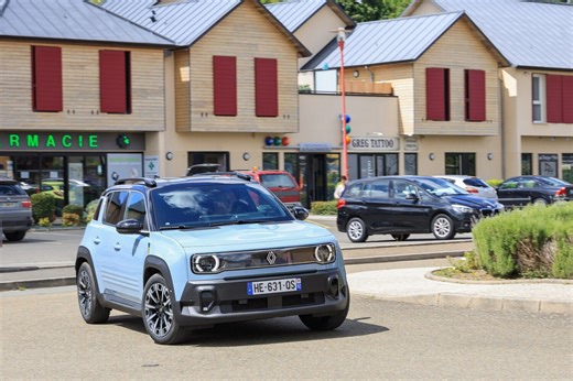 Une semaine à bord de la Renault 4 E-Tech : notre verdict sans filtre