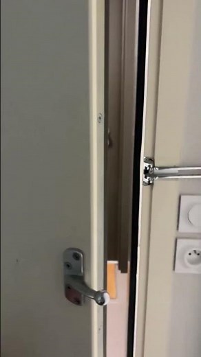 🚪 J'ouvre la porte… et je ne m'attendais pas du tout à ça ! 😳😂