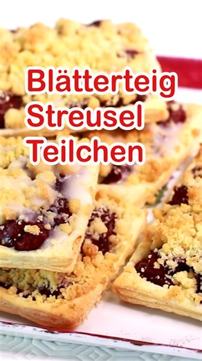 🍒 BLÄTTERTEIG-STREUSELTEILCHEN mit Kirschen #shorts