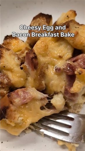 Cheesy Egg and Bacon Breakfast Bake