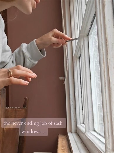 Restoring Old Sash Windows with Fresh Putty Techniques