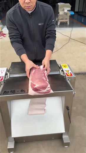 Processing a piece of pork only takes a few seconds, a day's workload can be easily completed in