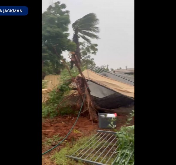 Strong winds cause damage in Port Hedland ahead of a cyclone.