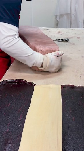 Step into Hammond’s Candies! 🍬 Join us for a free candy tour, Monday to Saturday from 9:15 AM to 2:15 PM and visit our store from 9:00 AM to 4:00 PM! Book your spot and discover the magic behind our handmade candy. Don't miss out on the surprise waiting for you at the end of every tour! 🍭🍬 🍫 | Hammond's Candies since 1920