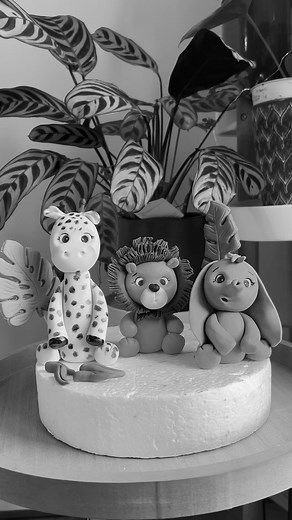 Fondant animals steal the show on our cakes! ❤️ Who else is obsessed with these adorable cake toppers? Share your favorite fondant animal with us! #FondantAnimals #CakeToppers #SweetTreats | Cake Artistry | Facebook