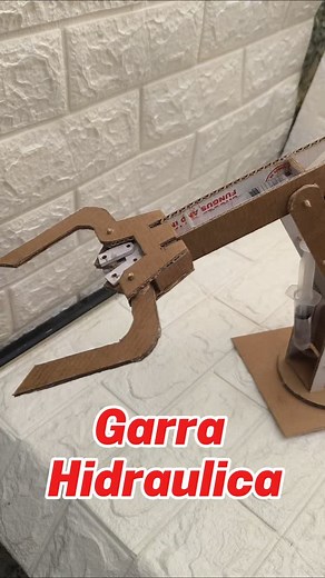 Robótica | Electrónica | Proyectos Escolares | Componentes on Instagram: "🤖💦 **¡Potencia hidráulica en acción! Presentamos nuestra Garra Hidráulica de Cartón** 💦🤖 Desde el taller de **Crea2.4**, demostramos que la **ingeniería y la creatividad** pueden ir de la mano. 🚀✨ Esta **garra hidráulica**, hecha con **cartón y jeringas**, es una muestra perfecta de cómo la **hidráulica** puede dar vida a increíbles mecanismos. 🏗️🔧 🔹 **Movimiento preciso y controlado** 🖐️⚡ 🔹 **100% funcional sin 