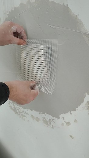 Comment boucher un trou dans le mur (rapide et efficace)