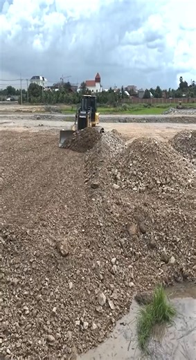 Excellent Work Skills By Professional Bulldozer Operators #dozer #bulldozer #rells #reelsinstagram #heavyequipment | Bulldozer Operator