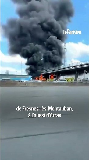OL-PSG : violents affrontements entre supporters sur un péage d'autoroute, un bus en feu