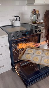 34K views · 1.1K reactions | Making donuts for my sister’s friends 﫶 #donuts #baking #bakewithme #bakingasmr #asmr #asmrsounds #asmrvideo #originalsound #skylarbaking | Skylar Toth | Facebook