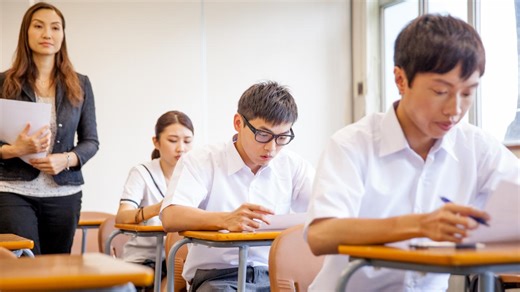 Students thank their favourite teachers