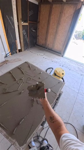 Dilla Carrelage on Instagram: "POV: double buttering for perfect adhesion 90x90 — Dilla Carrelage . . . #sxm #carrelage #tiles #pov #work"