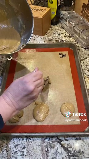 Vintage Sour Cream Spice Cookies Recipe from the 1930s