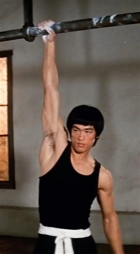 One Hand. Total Control | Bruce Lee Strength #brucelee