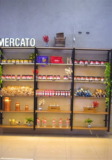Na Sorvetes Barone, você encontra muito mais do que imagina. 🍦✨ Tem também as opções especiais do nosso Mercato, cobertura para sorvetes, casquinhas e muito mais. São escolhas perfeitas para você levar um pedacinho do Barone com você. ❤️ #barone #sorvetes #acai #picole