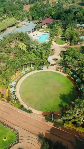 Clôture du CODIR Offsite 2026 : Une Soirée d’Excellence et de Reconnaissance Ecobank Cameroun a clôturé son CODIR Offsite 2026 en beauté avec un élégant dîner au bord de la piscine, marqué par l’unité, des échanges enrichissants et une célébration sincère de nos réalisations collectives. Ce fut une soirée mémorable dédiée à la reconnaissance de l’engagement, au renforcement de la collaboration et à la consolidation de notre vision commune de l’excellence. Ensemble, nous continuons à bâtir un ave