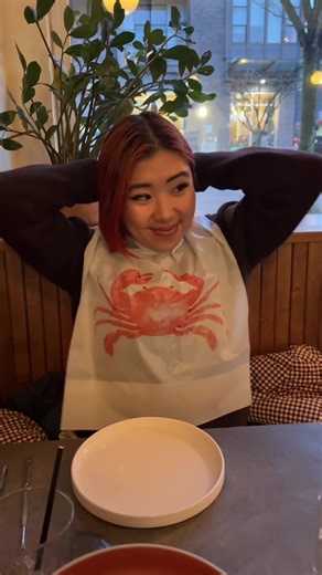 Kicking off the new year at Bar Bravo. 🦀 The seafood restaurant (and winner of Vanmag's Best Informal Contemporary Restaurant 2025, we might add) brought an East Coast seafood boil to Vancouver for New Year's Day. The event started with a caesar and an Oyster 101 session with co-owner Jon Merrill, where he debunked some seafood myths and gave us a hands-on lesson on how to shuck an oyster. Then, we had a delicious maritime chowder and a seafood boil piled high with Dungeness crab, king prawns, 