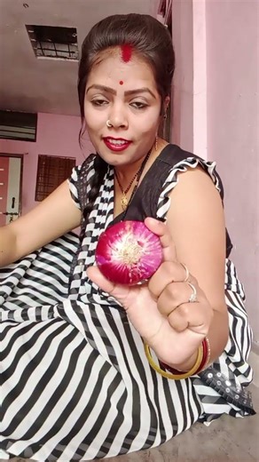 A disabled duckling helps his cat friend #youtubeshorts #duckrescue #animalrescue #cuteanimals